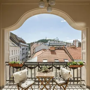 Skyline Serenity Retreat @vaci Famous Street Apartment Budapest